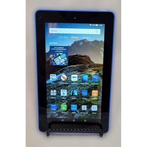 Amazon Kindle Fire 8 Inch (5th Generation) SV98LN Blue Black 8 GB Charger Bundle